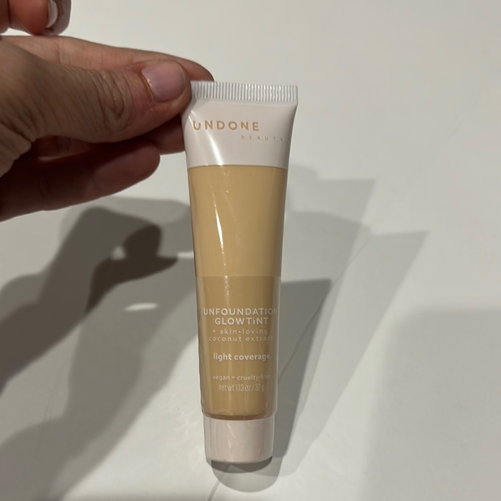 Undone Beauty Glow Tint in Light Coverage